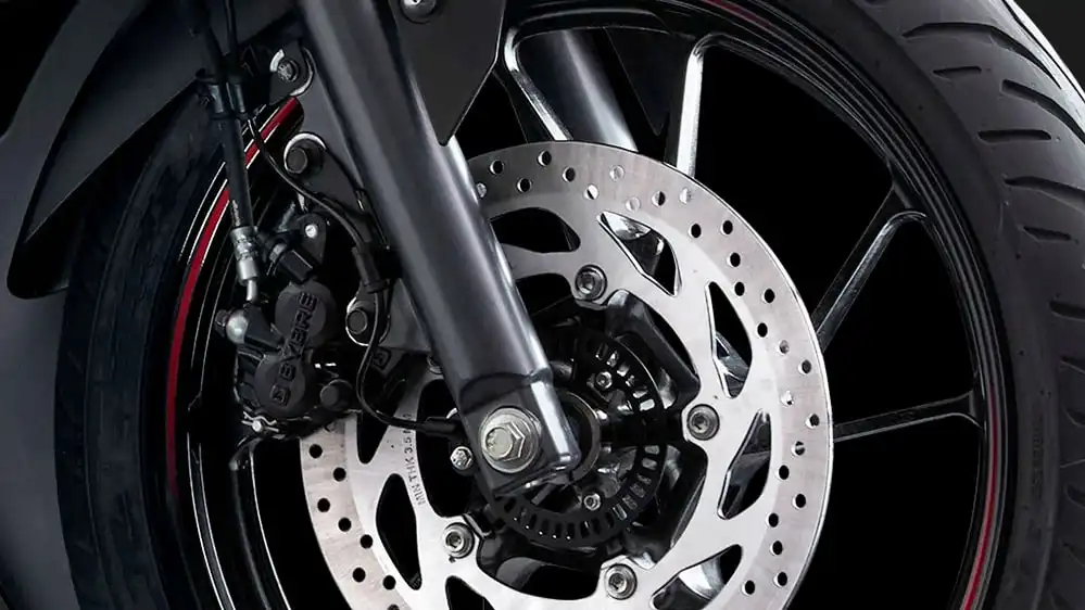 Imagen del sistema de peso del accionamiento del embrague de la motocicleta Yamaha R15.