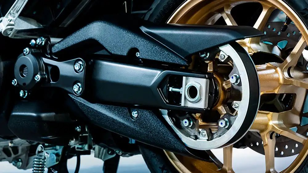 Imagen del sistema de frenos de alta gama de la motocicleta TMAX Tech Max, destacando su tecnología de vanguardia y su rendimiento excepcional.