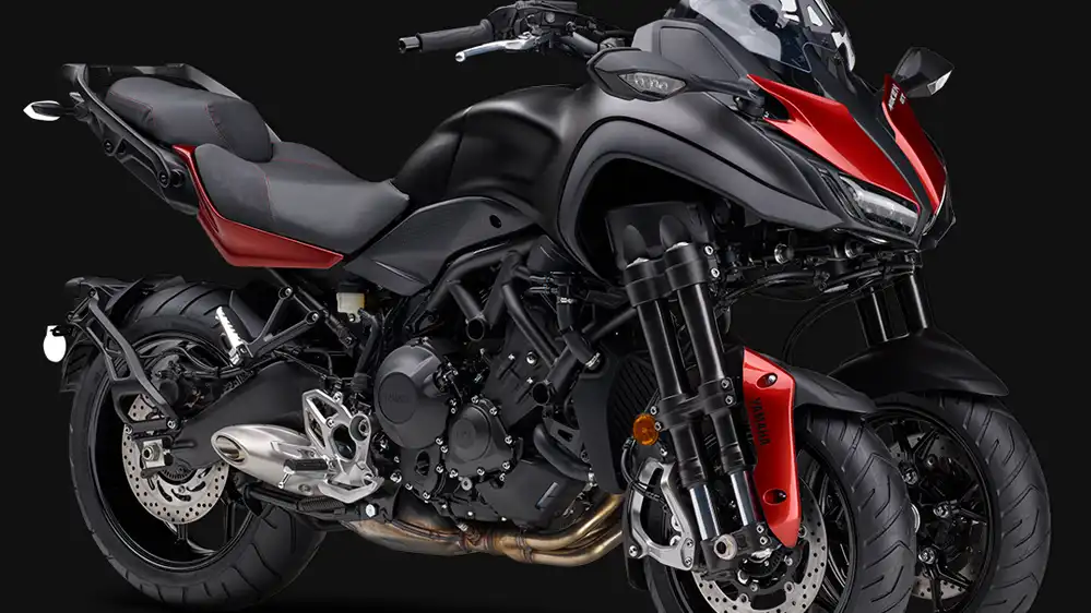 Imagen de la Yamaha NIKEN GT, una motocicleta de tres ruedas con gran estabilidad y rendimiento.
