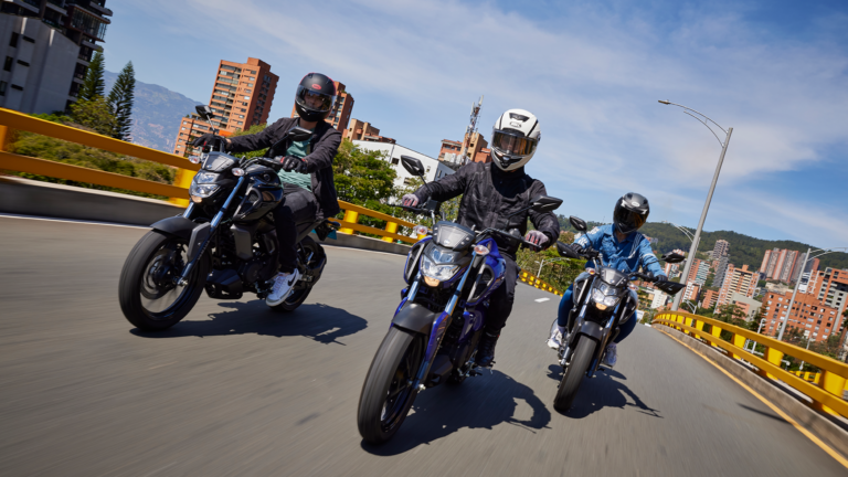 Explora la libertad sobre dos ruedas con la Yamaha FZ versión 3.0. Una fusión perfecta de potencia y elegancia que lleva la emoción de la conducción a nuevos horizontes.