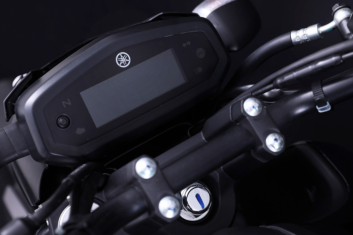 yamaha_fzv3_20206_1